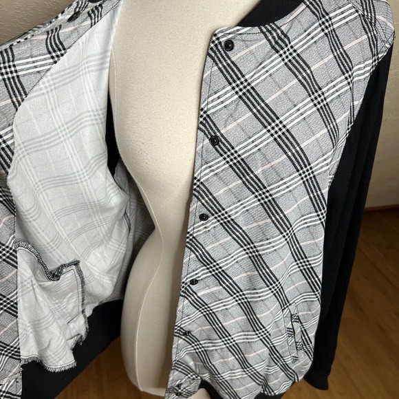 Torrid Bomber Jacket Womens 1X Black White‎ Pink Plaid Twill Snap Front - Picture 5 of 10